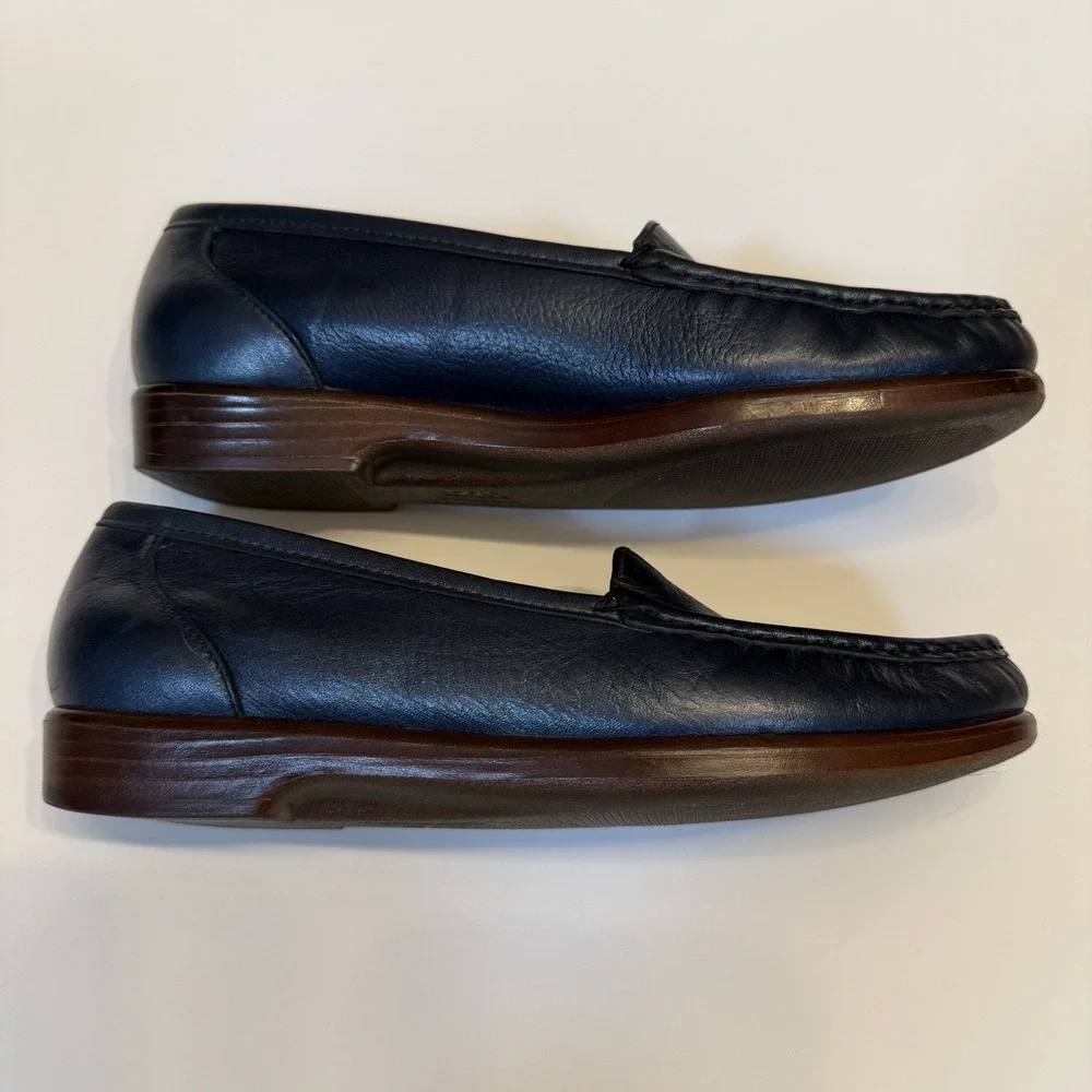 SAS Simplify  Navy Womens Size‎ 6N Navy Leather, difficult to find size!